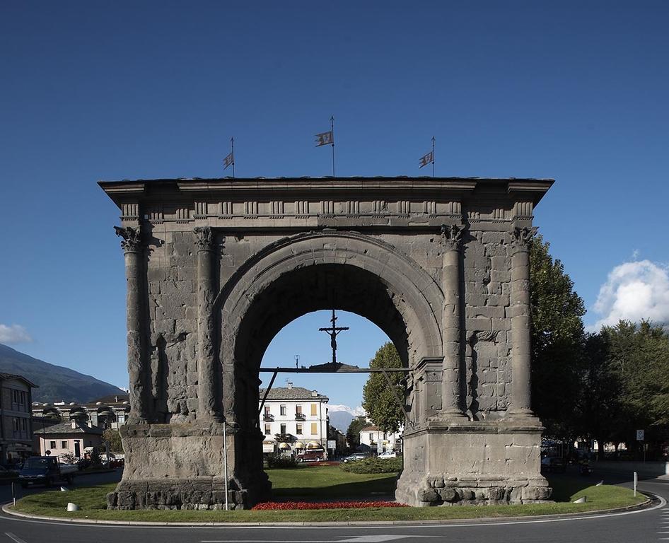 Maison Bibian Apartment Aosta Luaran gambar